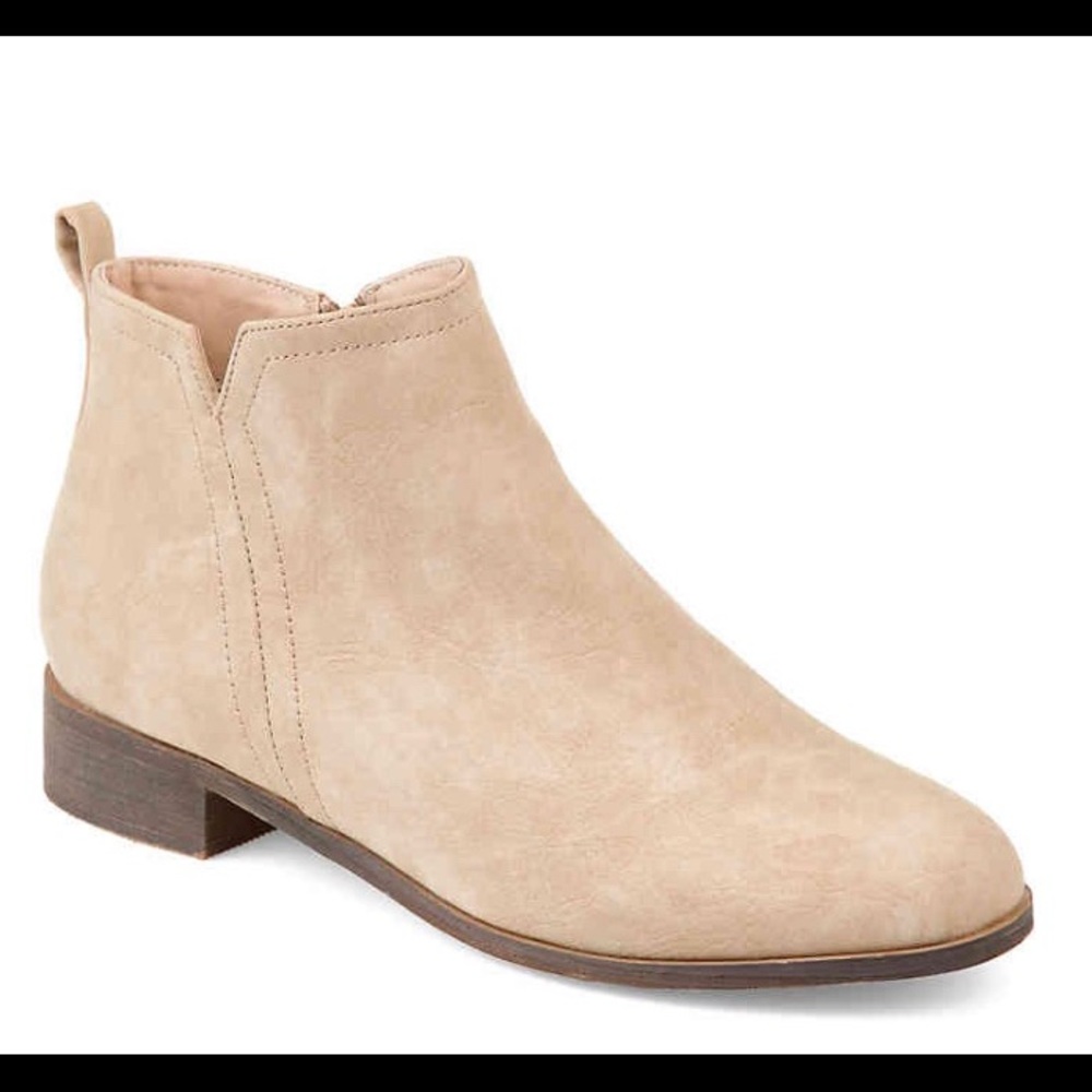 NWT/NEW IN BOX - Journee Collection Petra Bootie - Picture 1 of 2